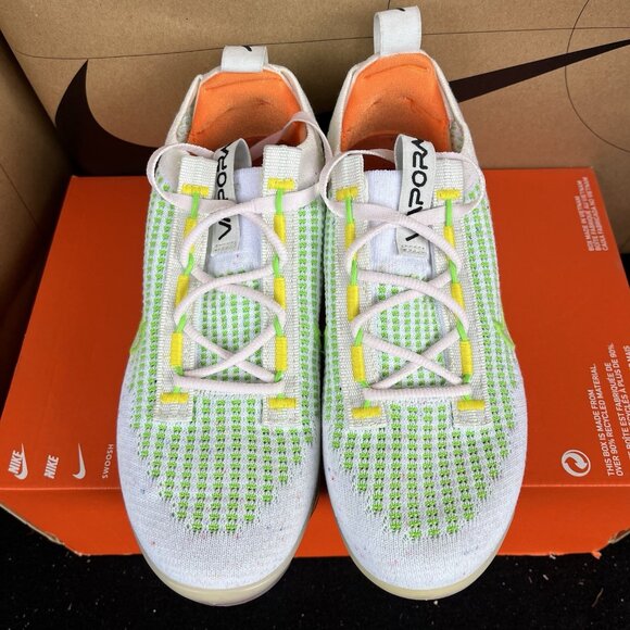 NEW Nike Air VaporMax 2021 Flyknit FD0871-100 Green “Feel Love” Women Size 7 - Picture 3 of 5
